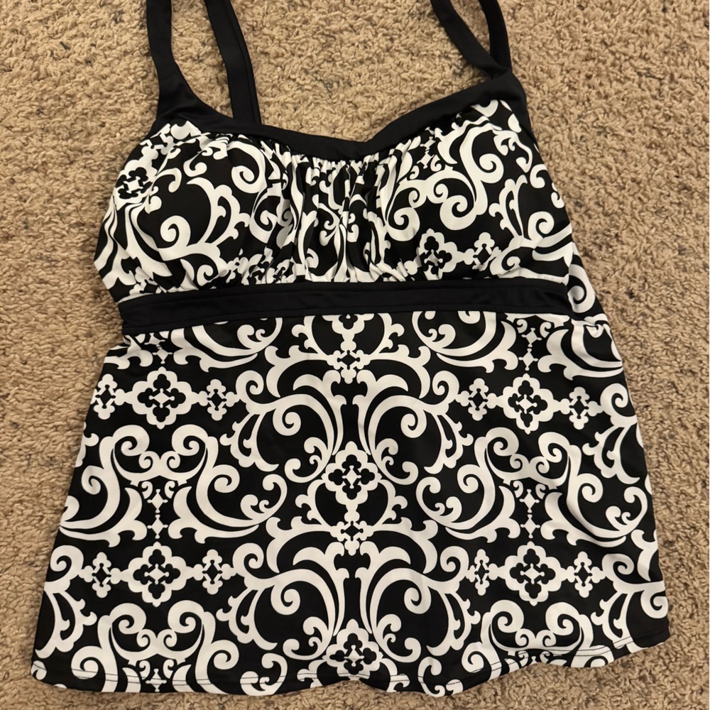 NWT Jamaica Bay 18W Black and White Patterned Swim Top